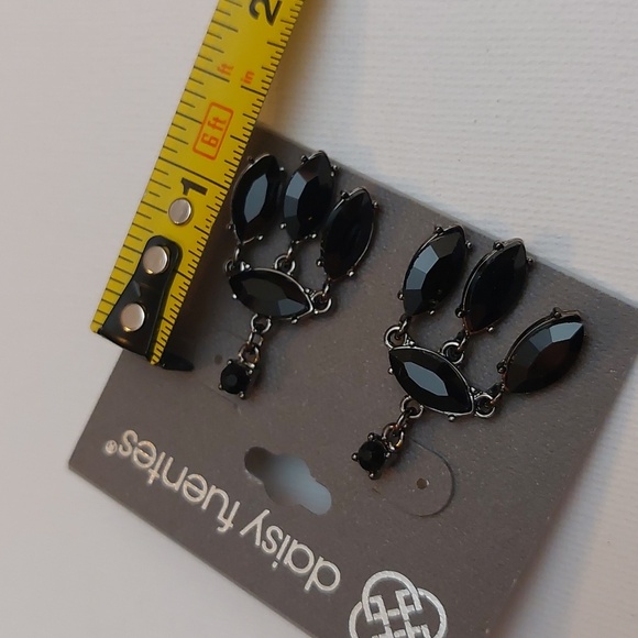 Daisy Fuentes Black Dangle Pierce Earrings NWT - Picture 5 of 5